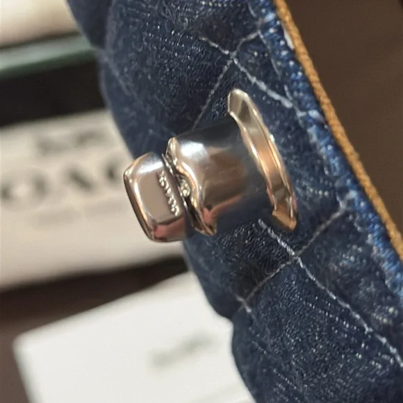 Authentic Coach Turnlock Card Case with Quilting & Silver-Toned Hardware, NWT - Picture 10 of 16